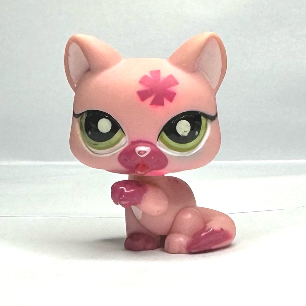 Hasbro Littlest Pet Shop (LPS) RETIRED Cat #1846 - Pink Licking Paw
